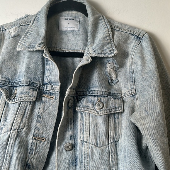 Light Wash Distressed Denim Old Navy Casual Cotton Denim Jean Jacket Size Medium - Picture 2 of 7